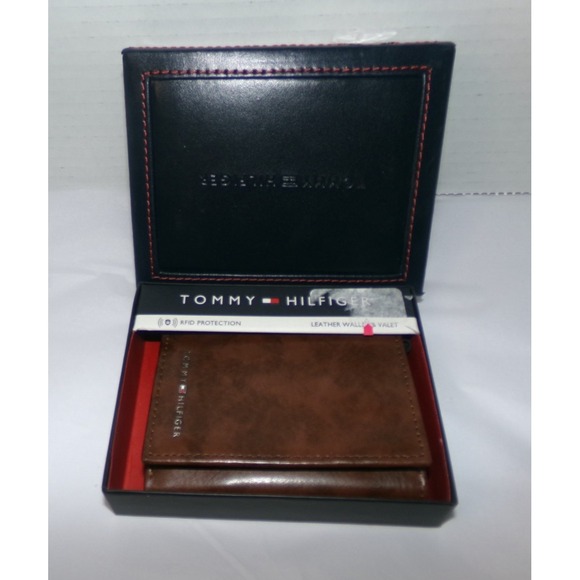 NIB Tommy Hilfiger Men's Bifold Leather Wallet~BROWN - Picture 1 of 3